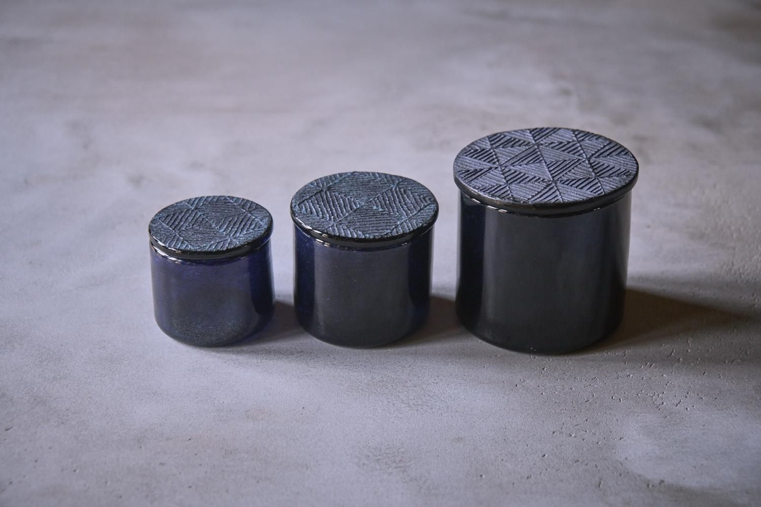 オオタ硝子研究室の蓋物（紺）- poooL (online shop)