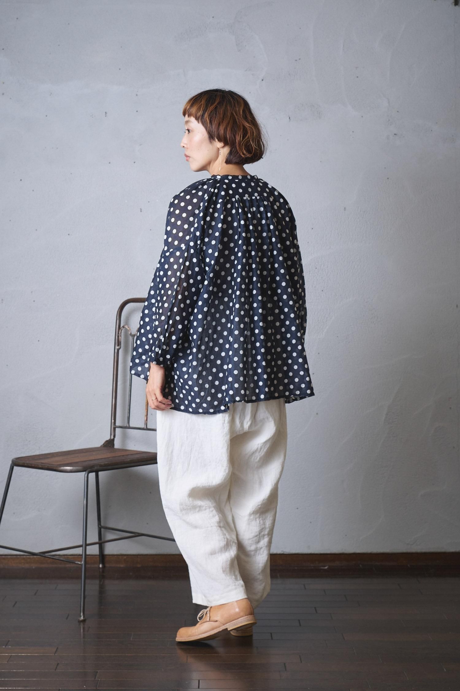 Veritecoeur ドットワイドギャザーブラウス VC-2392