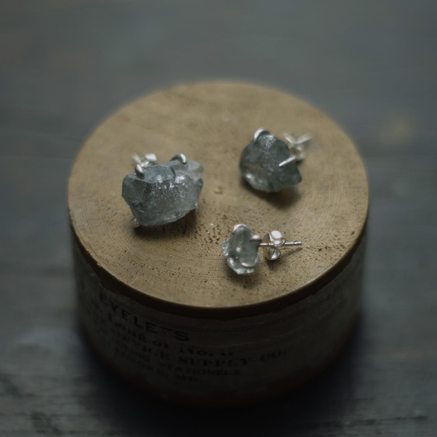 nakamura nazuki の sumi pin brooch / pierce / earring