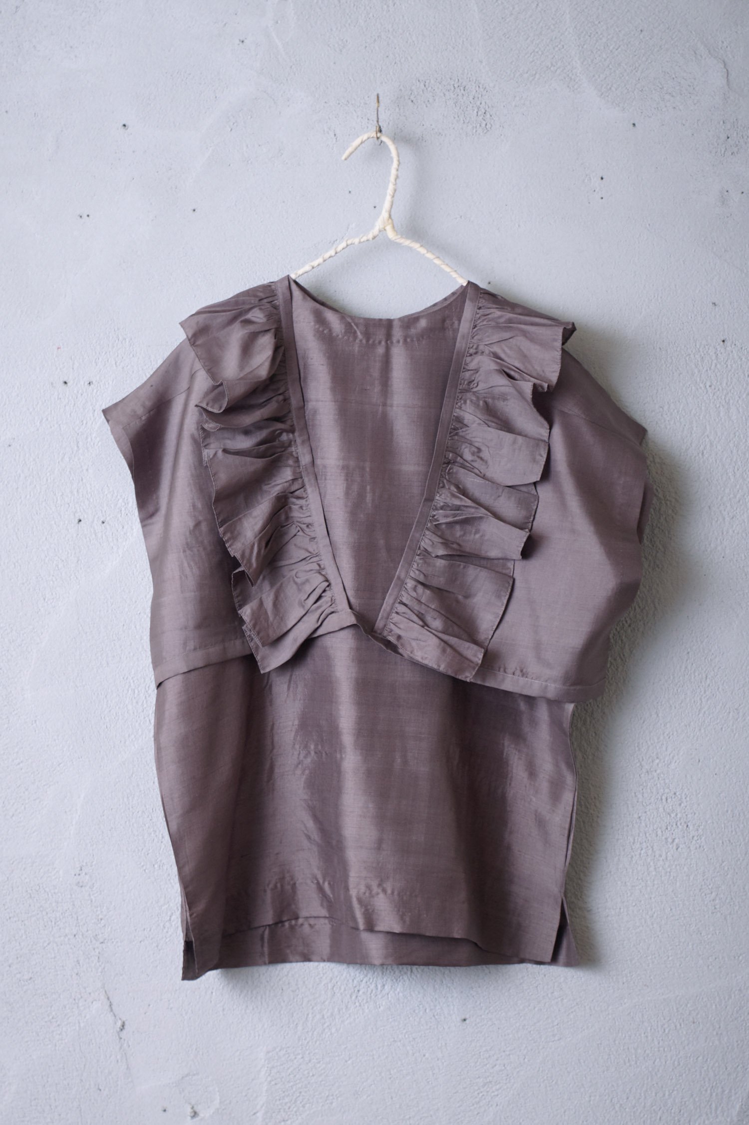 Silk Back button blouse&gilet（2color） - poooL (online shop)