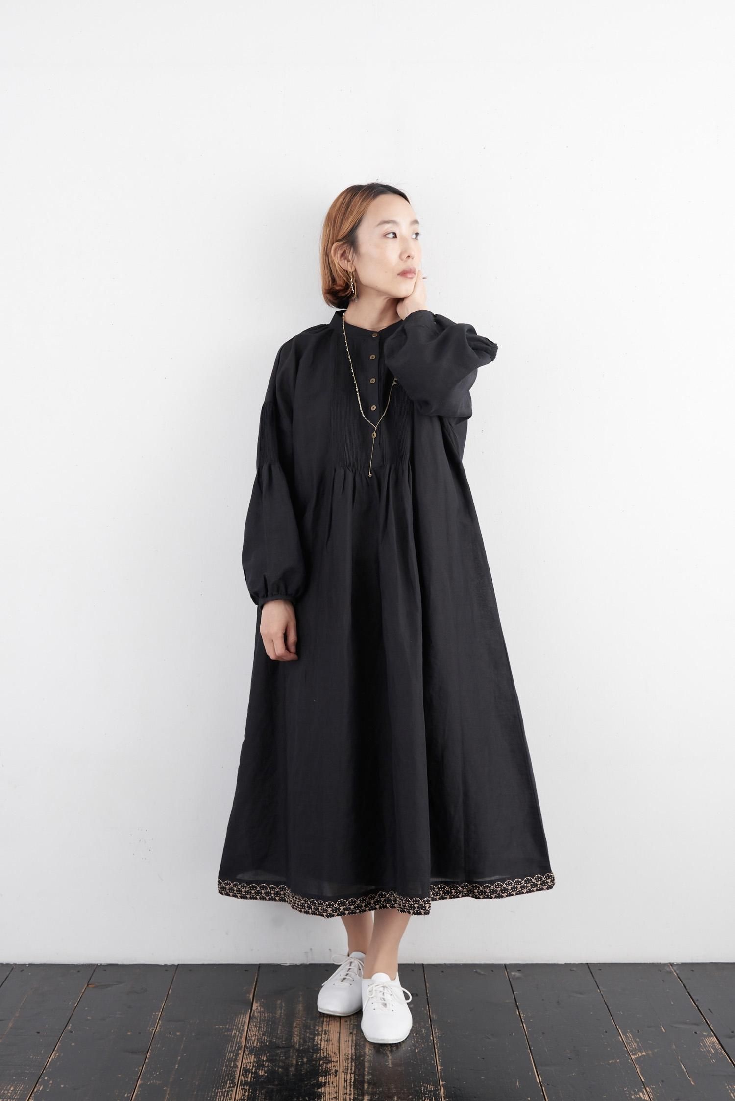 ぽんぽ BUNON Linen × Cotton Embroidary pintuck dress - poooL