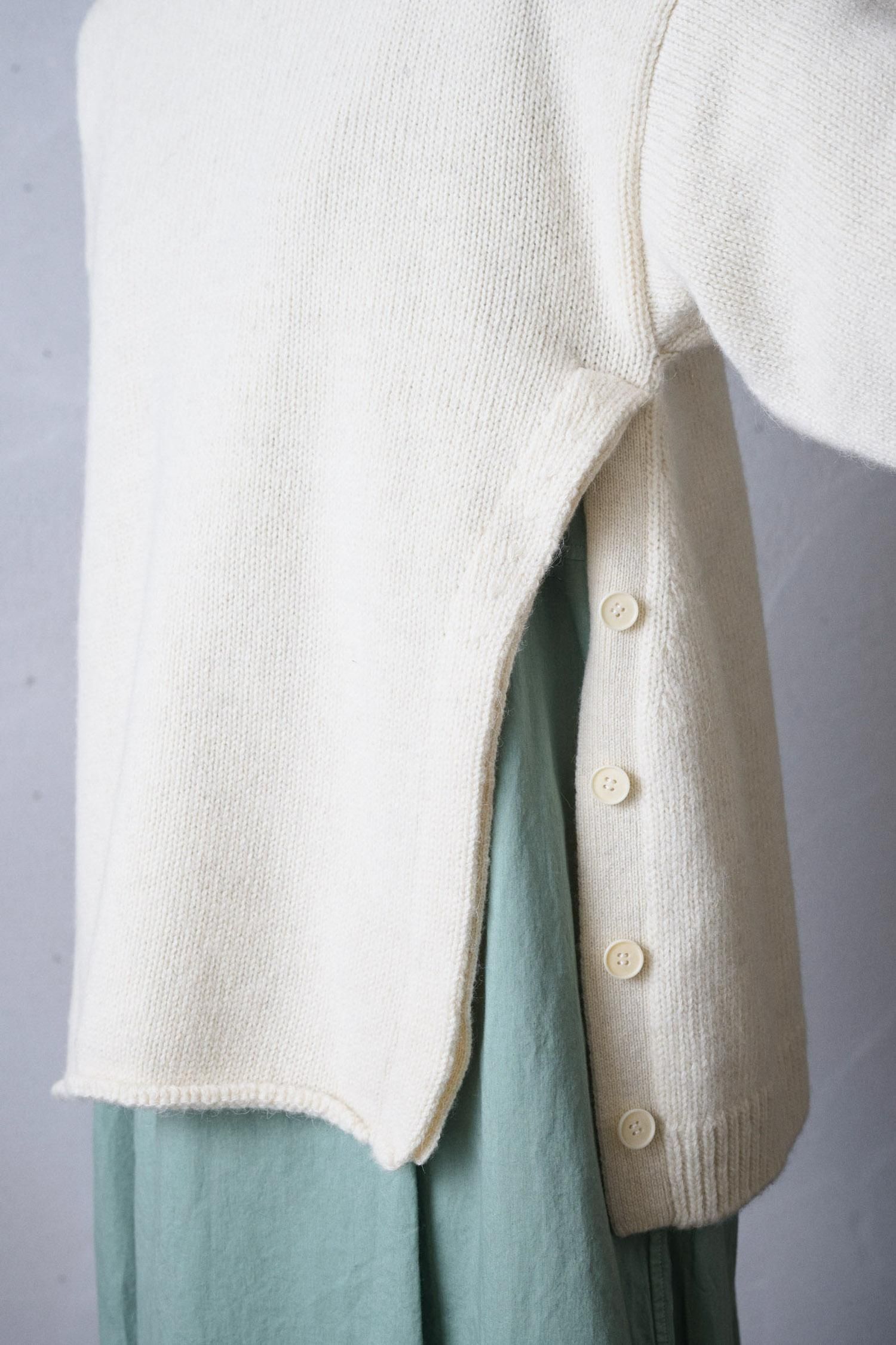 FACTORY モンゴリアンウール サイドスリットオフタートルセーター