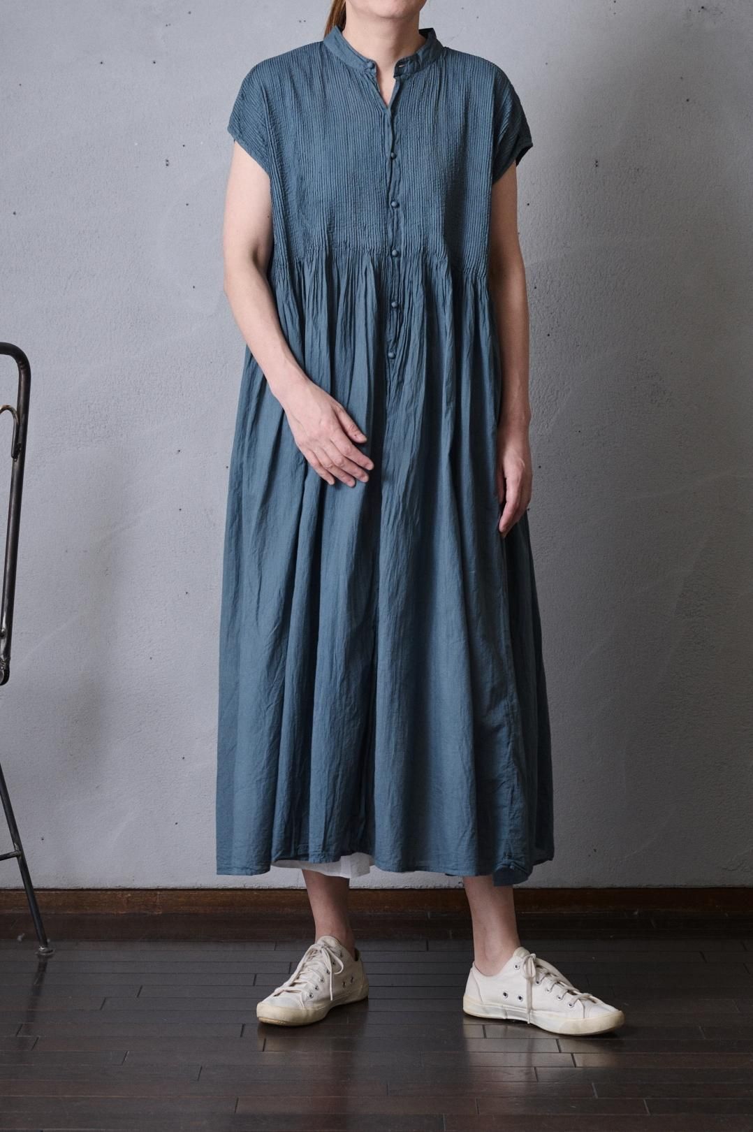 maison de soil | FRENCH SLEEVE DRESS WITH RANDOM PLEATS