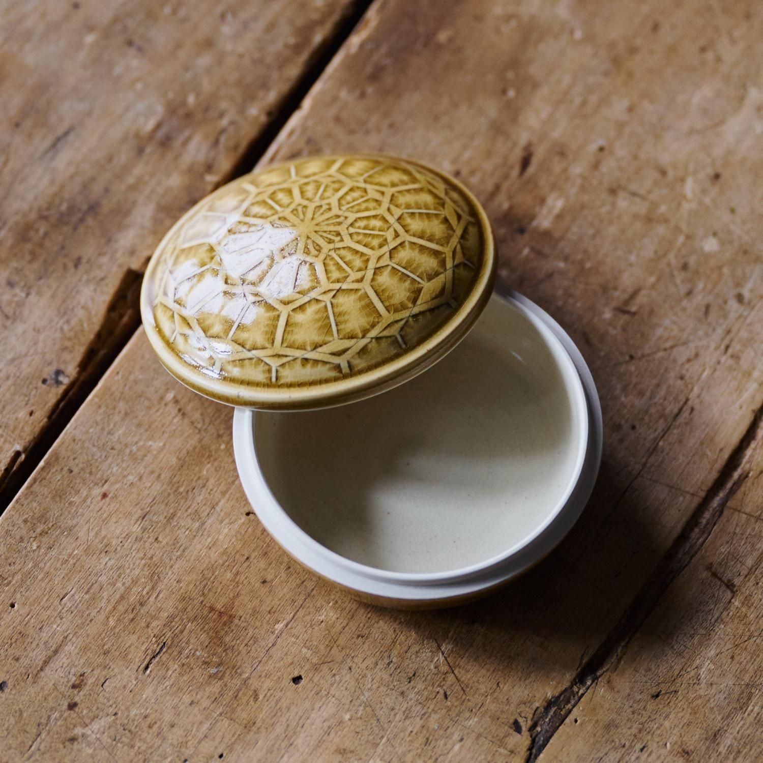 増渕篤宥の黄釉釉象嵌陶小筥- poooL (online shop)