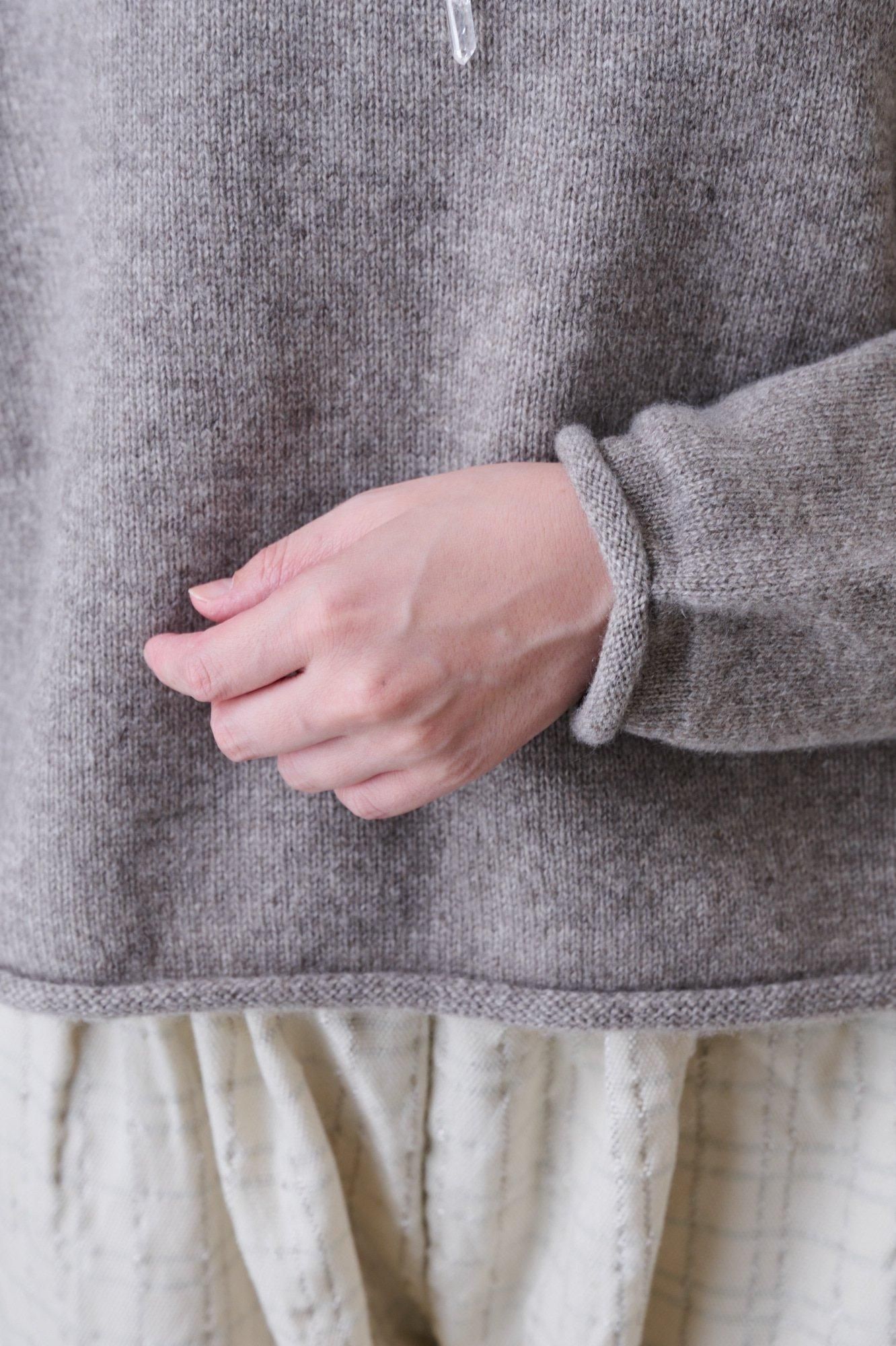 FACTORY ウール（ヤク）100% クルーネックセーター グレージュ Factory ヤク ロールネックセーター（2color）- poooL (online