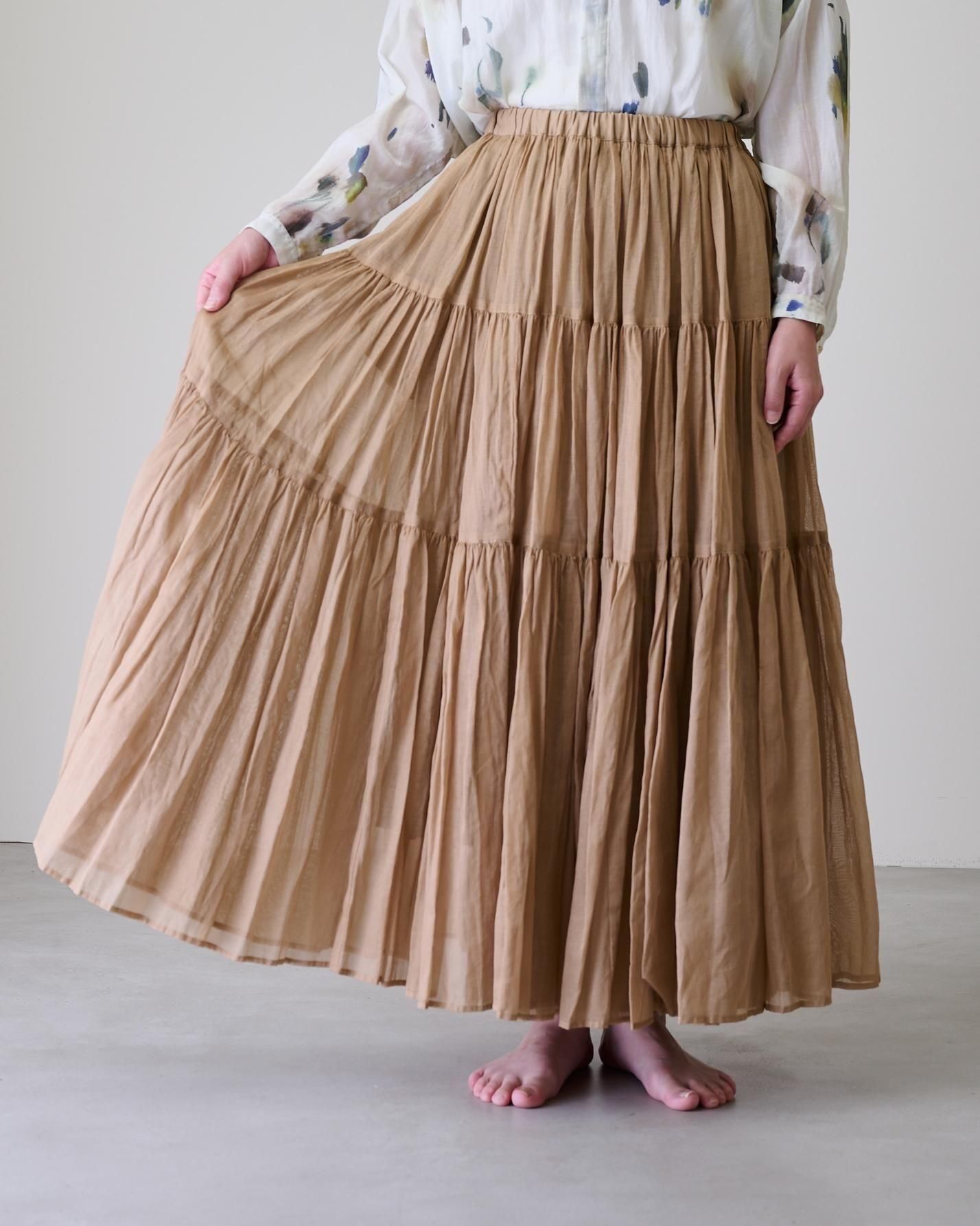 NATIVE VILLAGE のチュールスカート、スズキタカユキのブラウス NATIVE VILLAGE のチュールスカート、スズキタカユキのブラウス