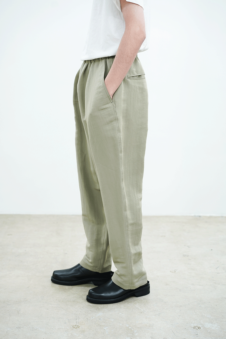 blurhms Silk Nylon Tuck Easy Wide Pants / CHACOAL - Unlimited lounge |  ONLINESTORE