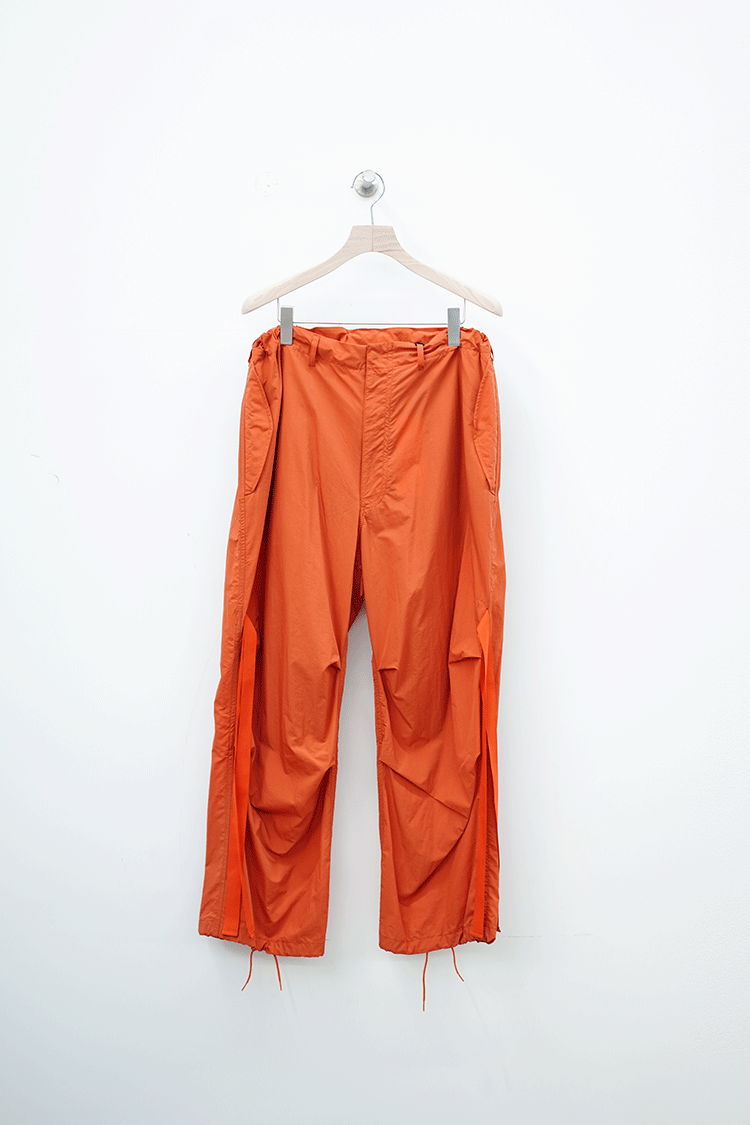 08sircus Recycling nylon parachute pants / orange