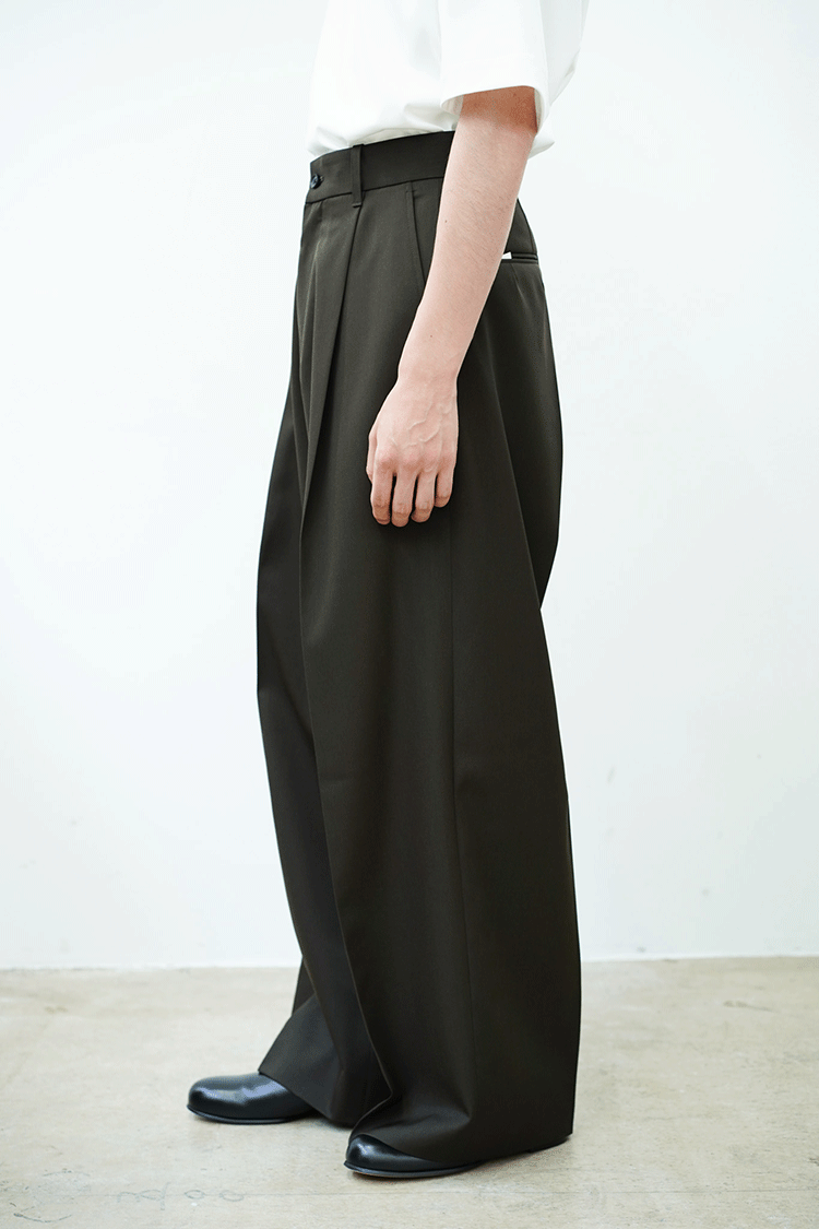 stein EXTRA WIDE TROUSERS / MILITARY KHAKI - Unlimited lounge