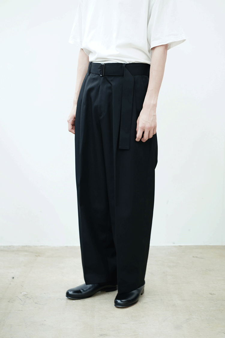 stein BELTED WIDE STRAIGHT TROUSERS / BLACK - Unlimited lounge