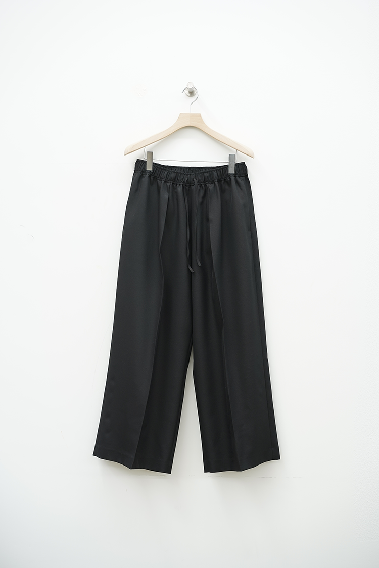 POSTELEGANT Wool Silk Twill Wide Trousers / BLACK