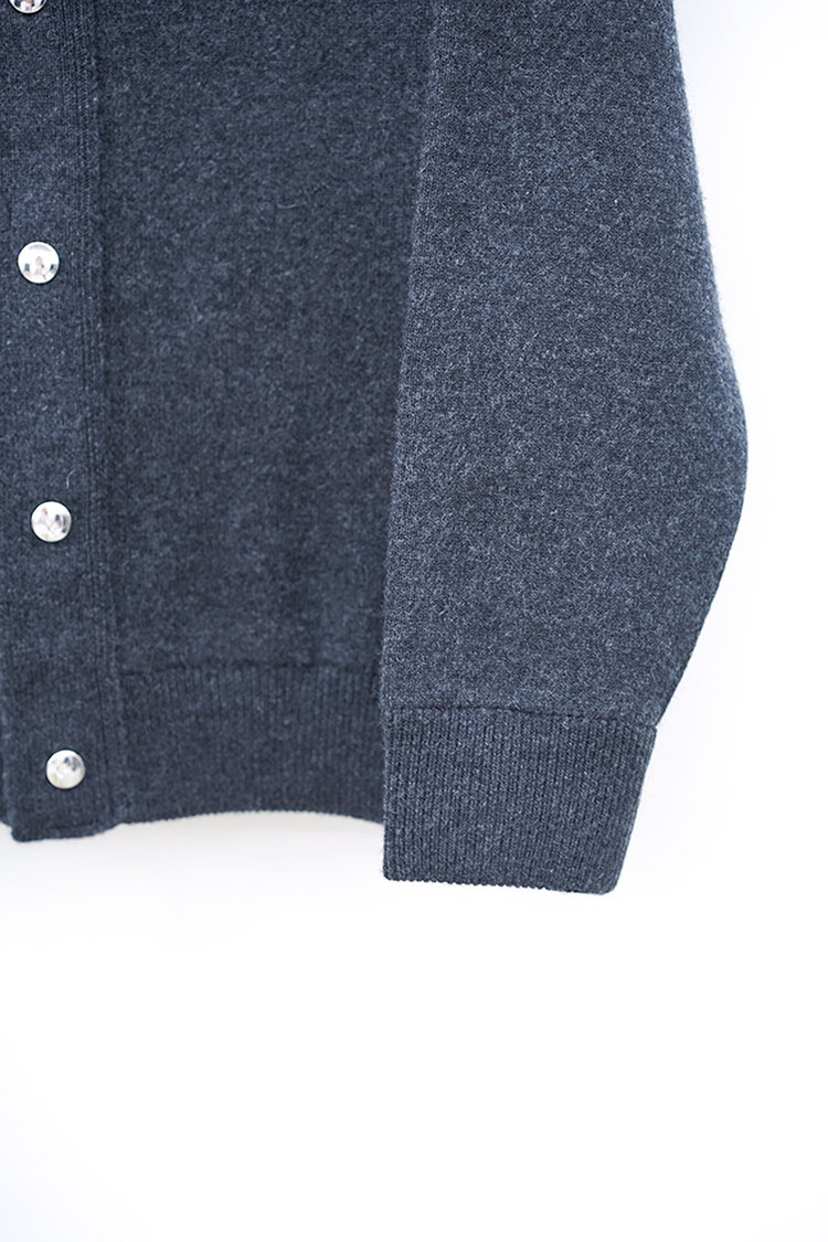 THE RERACS(ザリラクス) SNAP BUTTON KNIT CARDIGAN 公式通販 THE RERACS(ザリラクス) SNAP BUTTON KNIT CARDIGAN 公式通販