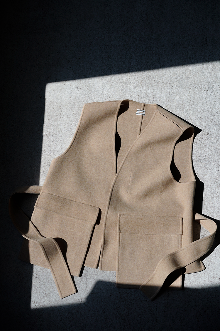 POSTELEGANT for Unlimited Wool Rever Pocket Vest / Beige