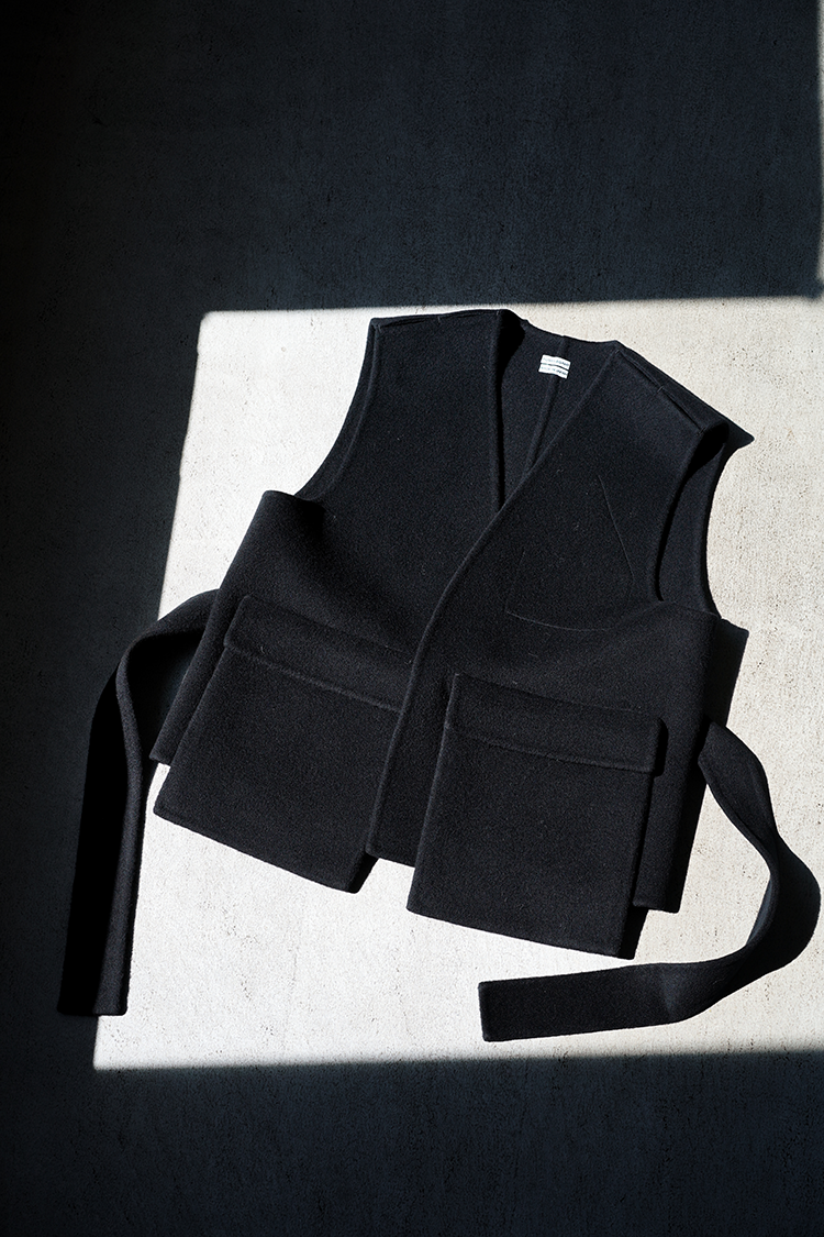 POSTELEGANT for Unlimited Wool Rever Pocket Vest / Black