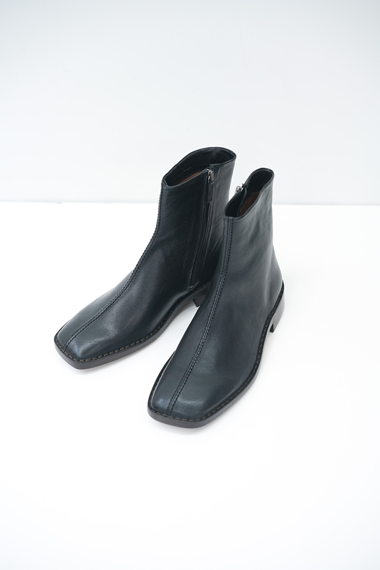 LEMAIRE PIPED ZIPPED BOOTS / BLACK