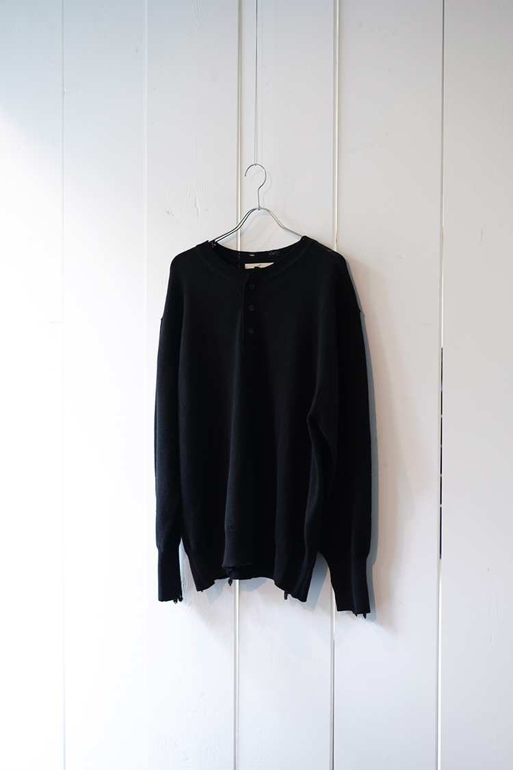 mill for Unlimited CRASH HENLEY NECK SWEATER / BLACK