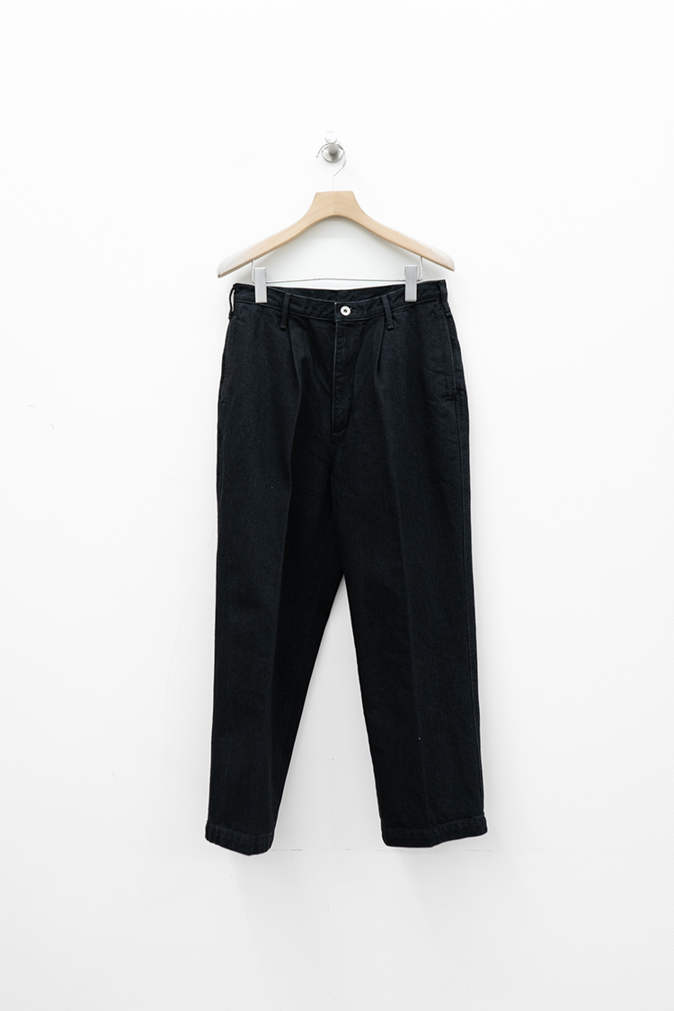 BATONER CARIBBEAN SEAISLAND COTTON DENIM ONE TUCK TROUSERS / BLACK