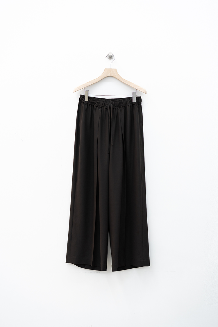 POSTELEGANT High Count Silk Extra Wide Trousers / Exclusive Brown