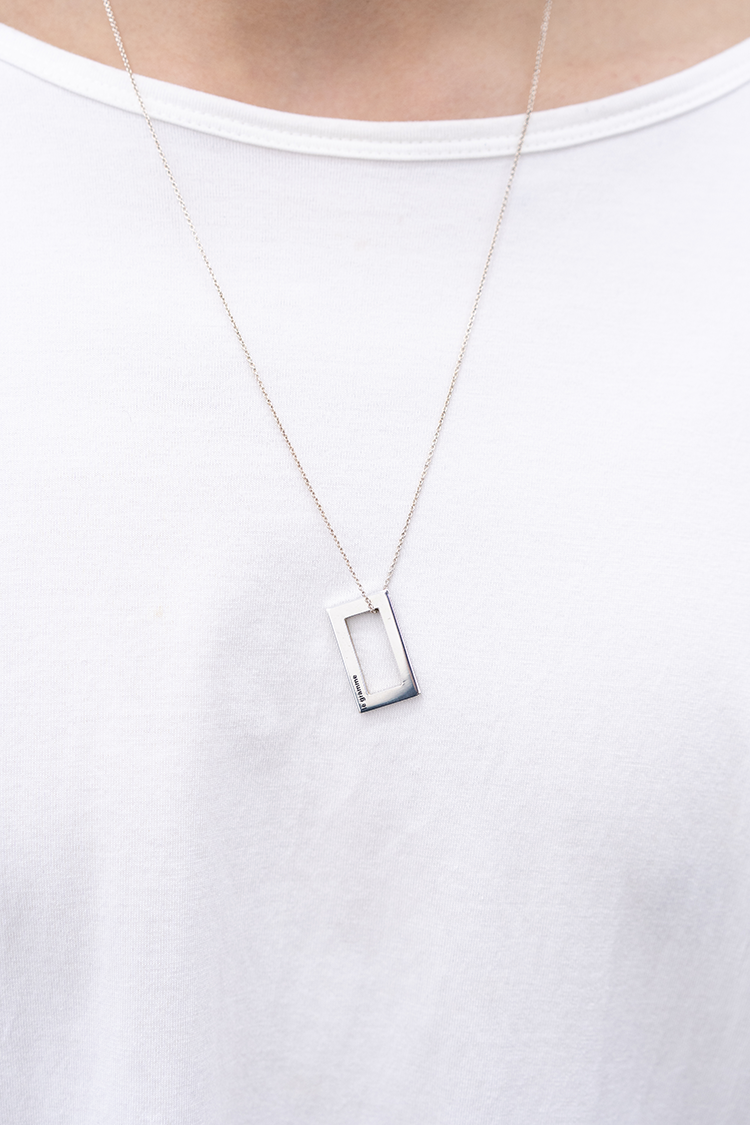 LE GRAMME 3.4g rectangle pendant with a chain / silver