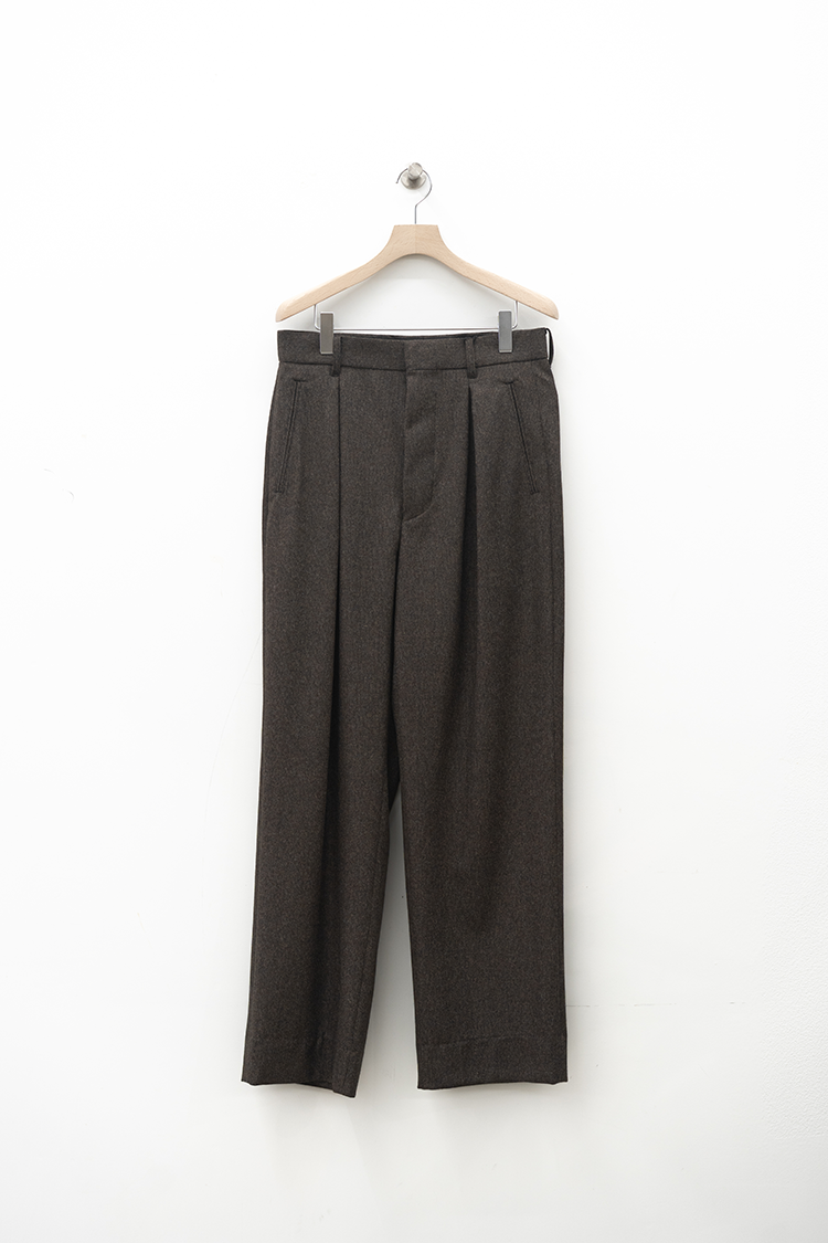 The CLASIK INVERTED PLEATS TROUSER / BROWN HAIRLINE