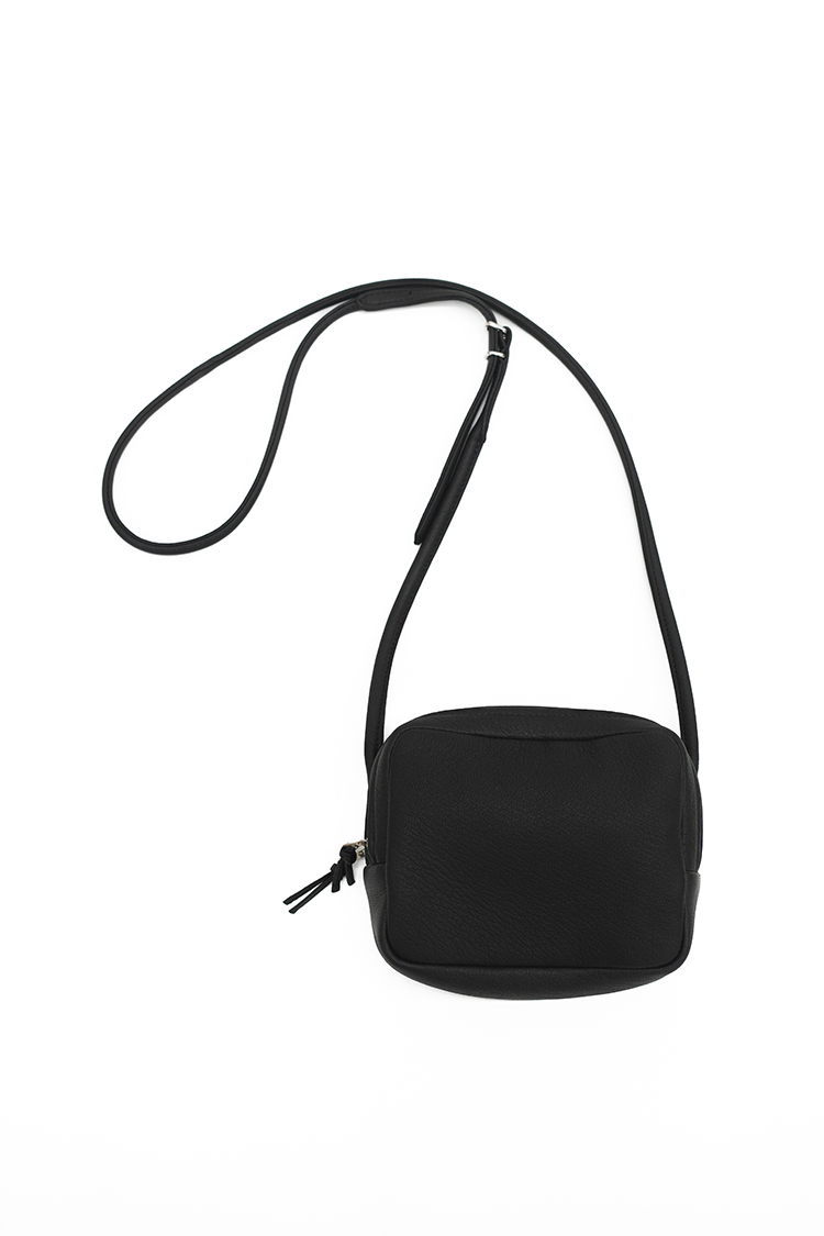 Aeta SQUARE SHOULDER / BLACK