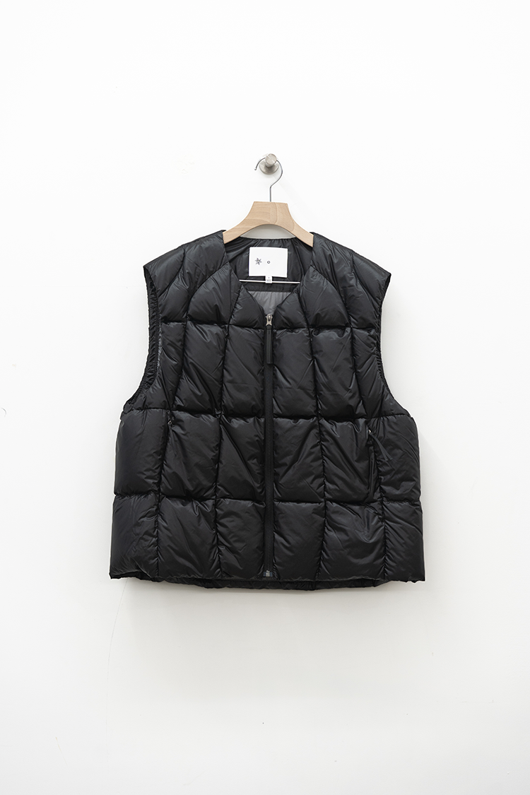Goldwin0 Three-Dimensional Down Light Vest / BIOTITE 