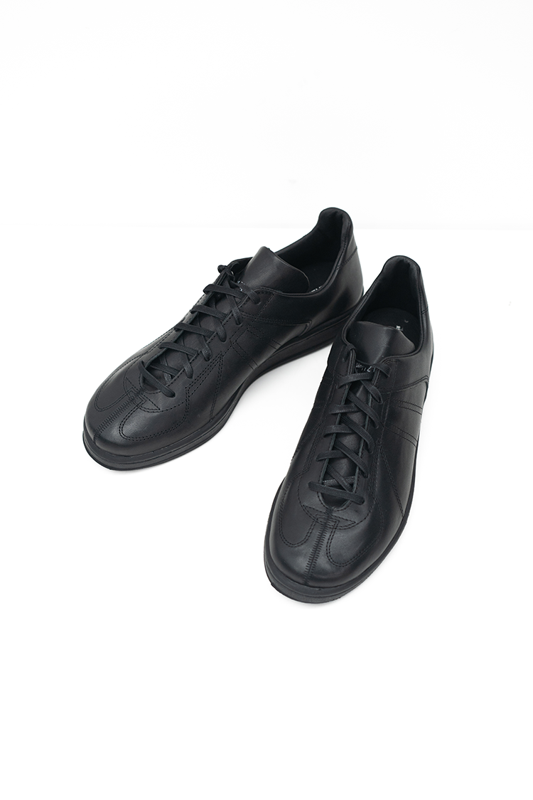 blurhms ROOTSTOCK GERMAN MILITARY TRAINER / CAVALLO BLACK
