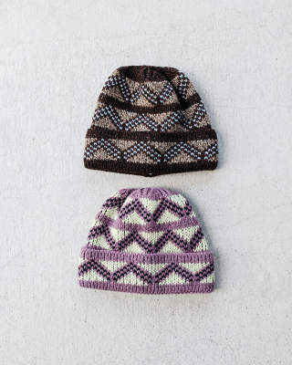 <img class='new_mark_img1' src='https://img.shop-pro.jp/img/new/icons8.gif' style='border:none;display:inline;margin:0px;padding:0px;width:auto;' />FOUND FEATHER | Geo Beanie / Donegal Wool