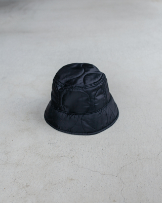 <img class='new_mark_img1' src='https://img.shop-pro.jp/img/new/icons8.gif' style='border:none;display:inline;margin:0px;padding:0px;width:auto;' />FOUND FEATHER | Regular Line Bucket Hat // Quilted Military Liner - Хåȥϥå