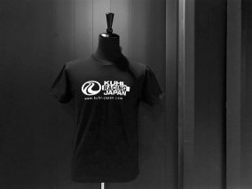 ［906 by KUHL］KRJグランジロゴ Tシャツ　ブラック 「会員様限定決算セール対象品」