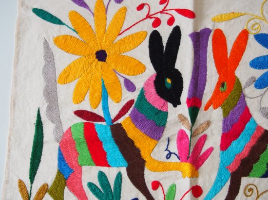 メキシコ オトミ族刺繍クロス【ランチョンマットサイズ2】 - メキシコ