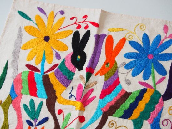 メキシコ オトミ族刺繍クロス【ランチョンマットサイズ2】 - メキシコ