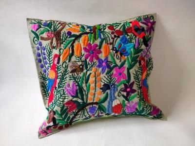 刺繍クッションカバー【シナカンタン村 ピスタチオグリーン