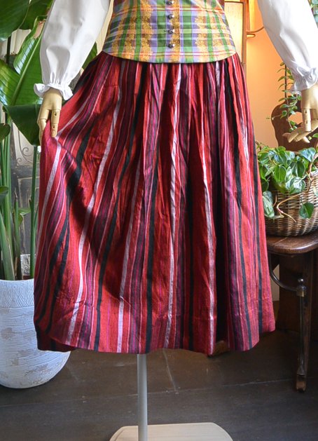 型番234中古品シルクチロルスカート：ヨーロッパチロルフォークダンス -  ジェットガレージモア【ドイツの民族衣装ディアンドル、チロルワンピース、フォークダンス衣装、通販のお店】