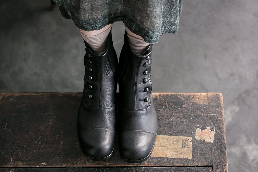 BEAUTIFUL SHOES BUTTONED SIDEGORE BOOTS- MAVUNO マヴーノ
