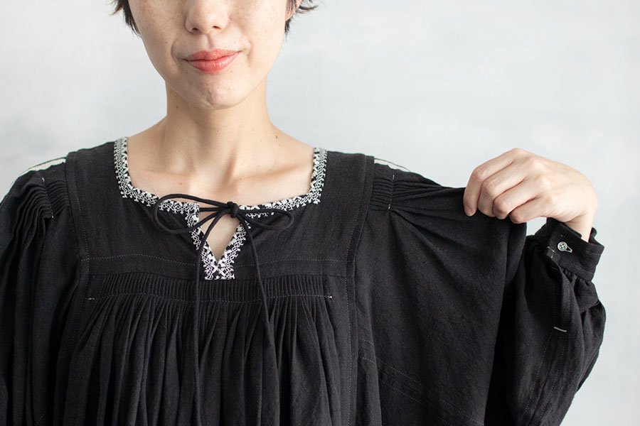 TOWAVASE 「Coquille」刺繍スモックドレス - MAVUNO マヴーノ