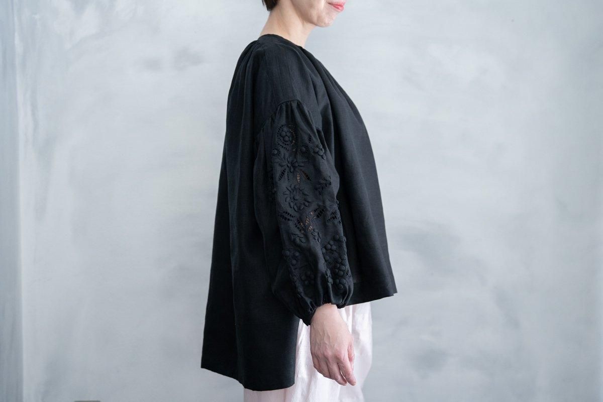 TOWAVASE champ de fleurs刺繍スモックブラウス Black-