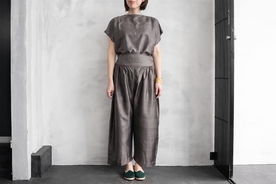 BUNON ワイドベルトタックパンツ GRAY - MAVUNO マヴーノ オンラインショップ｜Atelier el、TOWAVASE など取扱