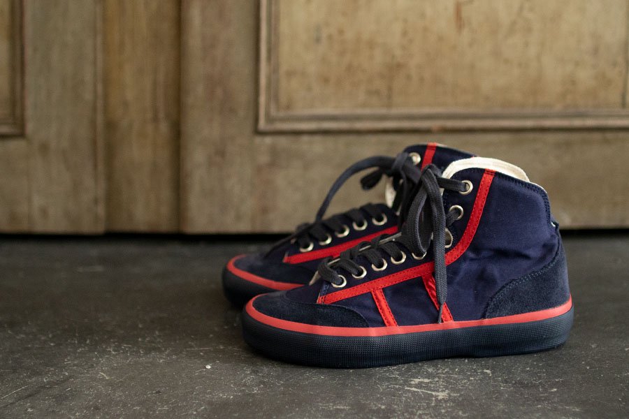 REPRODUCTION OF FOUND ITALIAN MILITARY TRAINER NAVY×RED | ミリタリートレーナーシリーズ -  MAVUNO マヴーノ オンラインショップ｜Atelier el、TOWAVASE など取扱