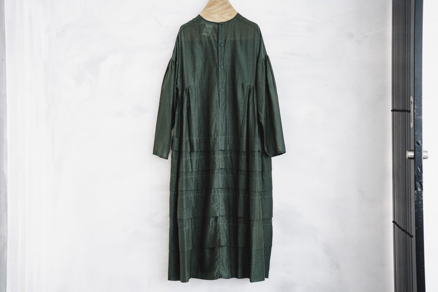 Tabrik コットンシルクタックドレス MOSS GREEN - MAVUNO マヴーノ オンラインショップ｜Atelier el、TOWAVASE  など取扱