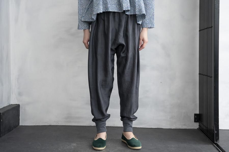 uryya ユライヤ「Silk Rib Pants」Charcoal gray-