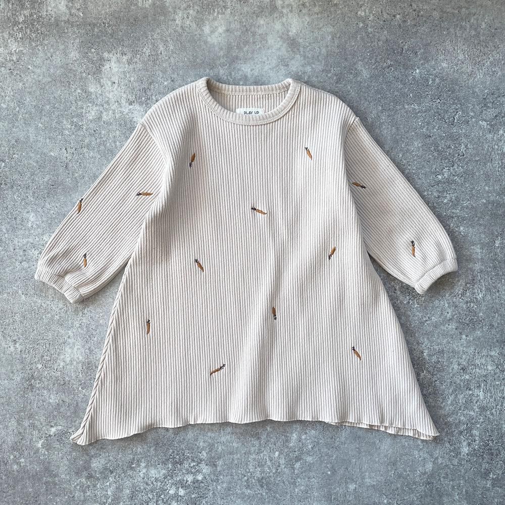 Play Up Dress OAT プレイアップ キャロット刺繍長袖ワンピース（オート）