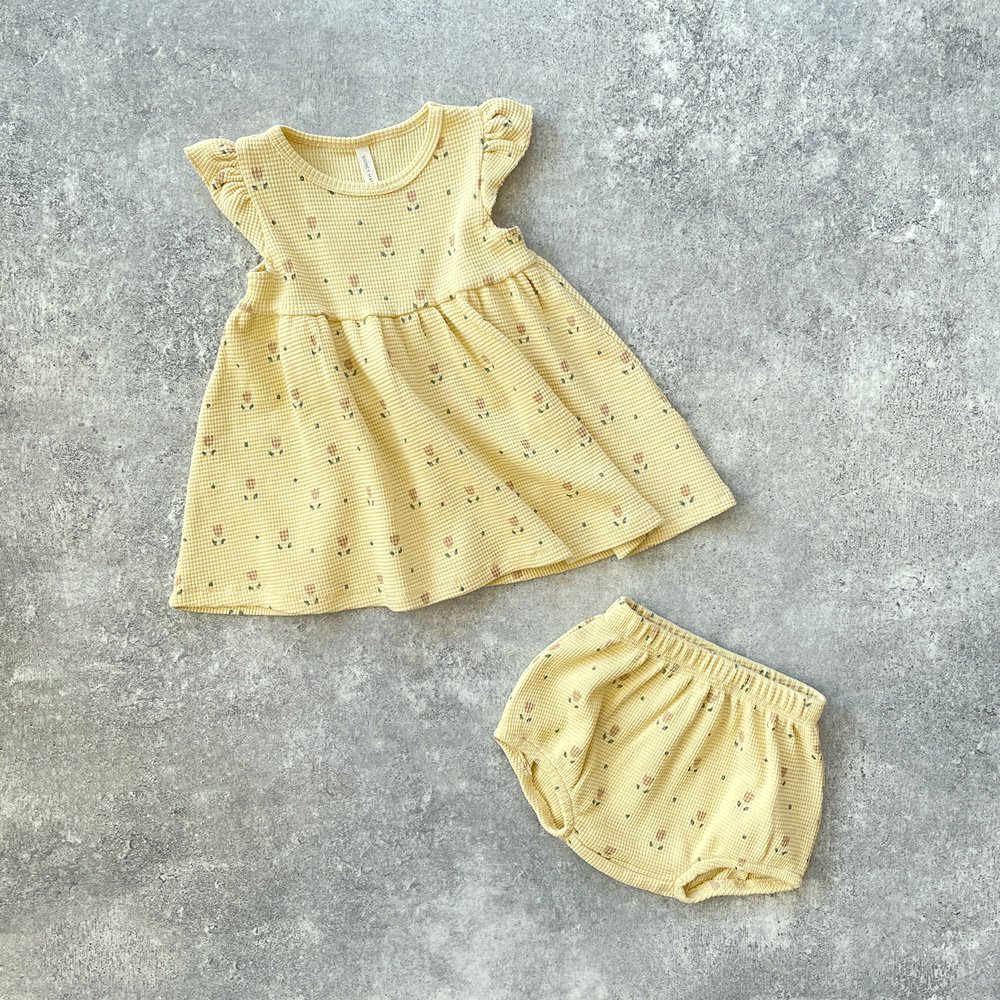 SALE20%OFF】Quincy Mae WAFFLE FLUTTER SLEEVE D RESS | DUTCH FLORAL YELLOW  花柄ワッフル生地ワンピース+ブルマセット（イエロー - インポート 輸入 ベビー服 子供服 出産祝い 通販 | vivid LIFE