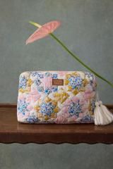 Louise Misha Pouch Teiki Cream Star Patchwork - Pink
Mountain Avens ルイーズミーシャ ポーチ Sサイズ（スターパッチワーク）