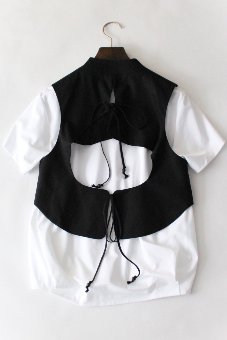 Mame Kurogouchi（マメ クロゴウチ）Cording Embroidery Detail Vest ...