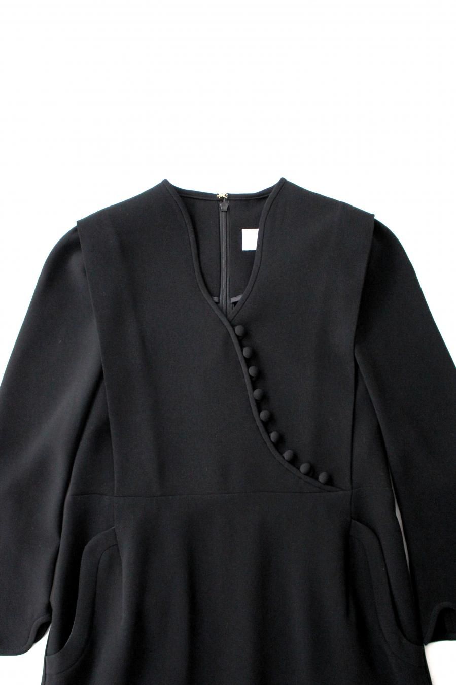 Mame Kurogouchi（マメ クロゴウチ）Triacetate Georgette V-Neck