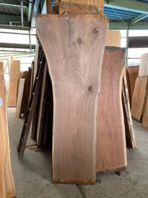 ウォールナット一枚板テーブル用がたくさん展示 埼玉県 木の店木楽