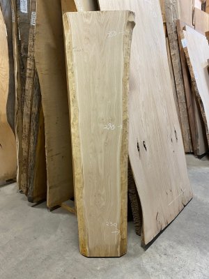 栗（クリ）一枚板テーブル用がたくさん展示 埼玉県 木の店木楽