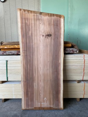 杉（スギ）一枚板テーブル用がたくさん展示 埼玉県 木の店木楽
