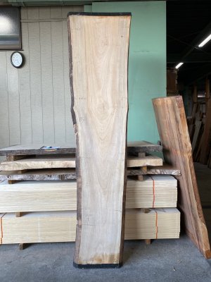 楠（くす）一枚板テーブル用がたくさん展示 埼玉県 木の店木楽